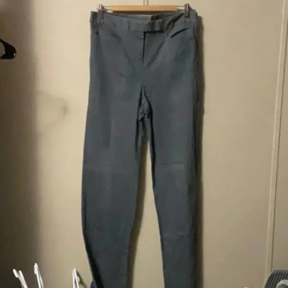 Necessary objects - Picture 1 of 4